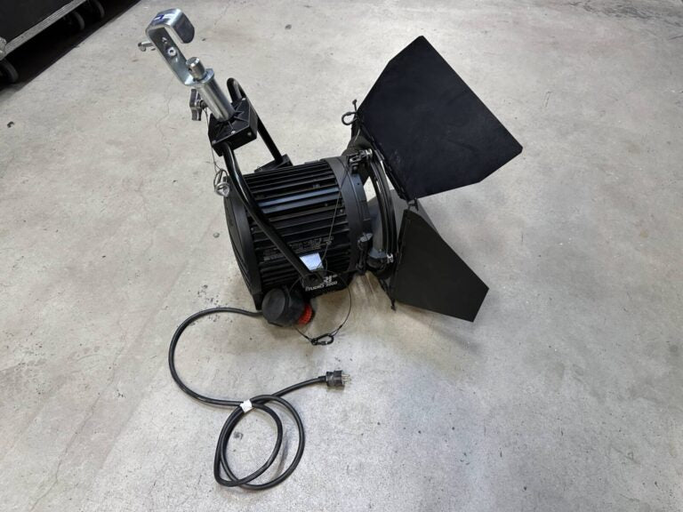 ARRI Studio 2000 Fresnel 6x Pole‑Op Kit with Barndoors (Tungsten)
