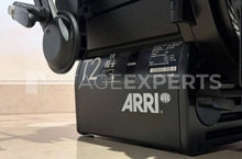 Load image into Gallery viewer, ARRI True Blue T2 2kW Fresnel – 6-Pack, Black + 5 G38 Lamps
