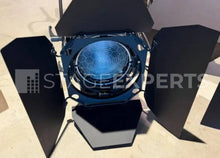 Load image into Gallery viewer, ARRI True Blue T2 2kW Fresnel – 6-Pack, Black + 5 G38 Lamps

