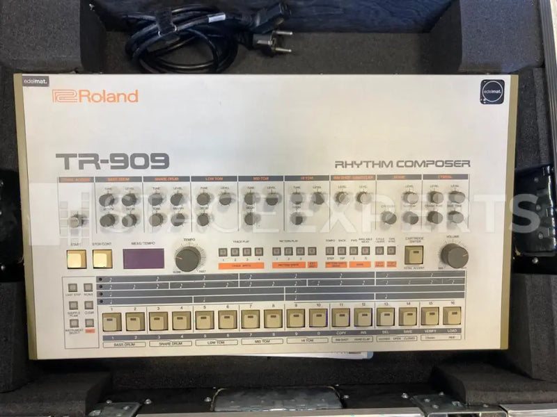 Roland TR-909 Drum Machine with Case – Classic Groovebox
