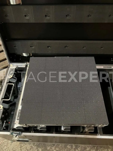 ADJ AV4IP – 60 Panels Outdoor LED Wall with Flight Case