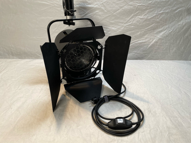 ARRI True Blue T2 2000W Fresnel – Black Professional Light