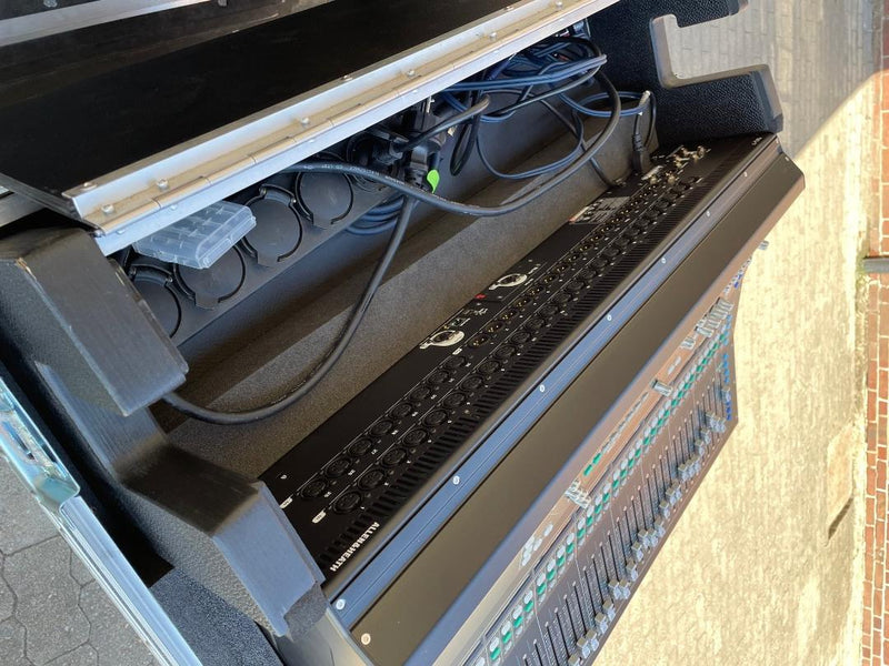 Allen & Heath SQ-7 Digital Mixer with Amptown Flight Case