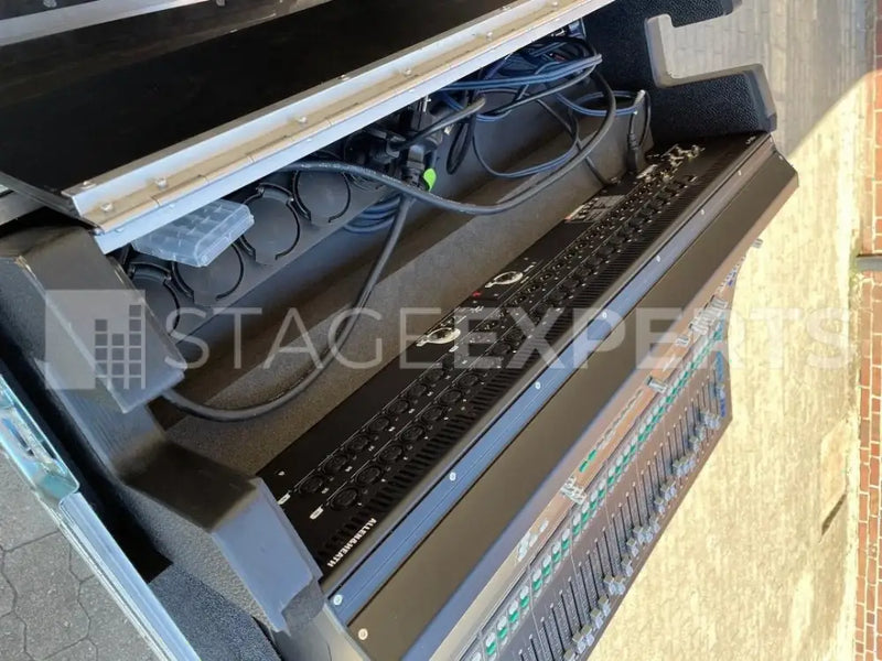 Allen & Heath SQ-7 Digital Mixer with Amptown Flight Case