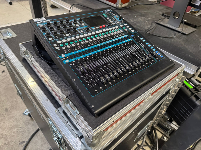 Allen & Heath QU-16 Digital Mixer with Case | Stage Experts