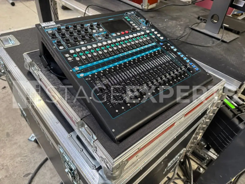 Allen & Heath QU-16 Digital Mixer with Case – Stage Experts