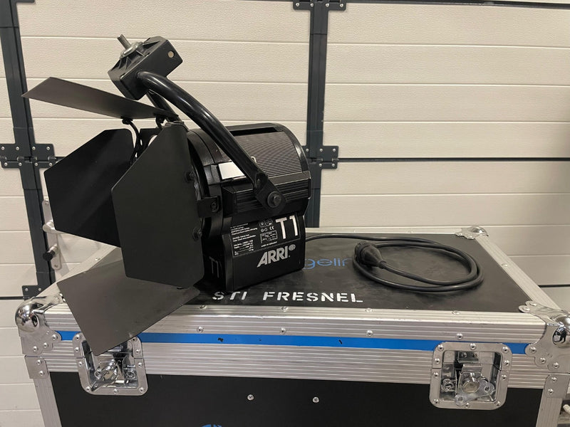 ARRI True Blue T1 ST1 Fresnel – 1kW Tungsten Studio