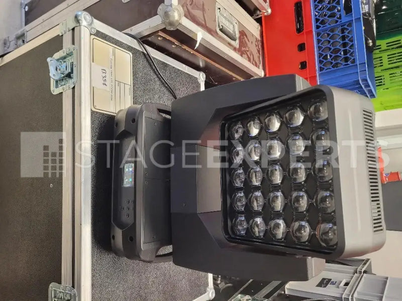 Eurolite TMH-X25 Zoom Moving-Head Pair with Case | B357