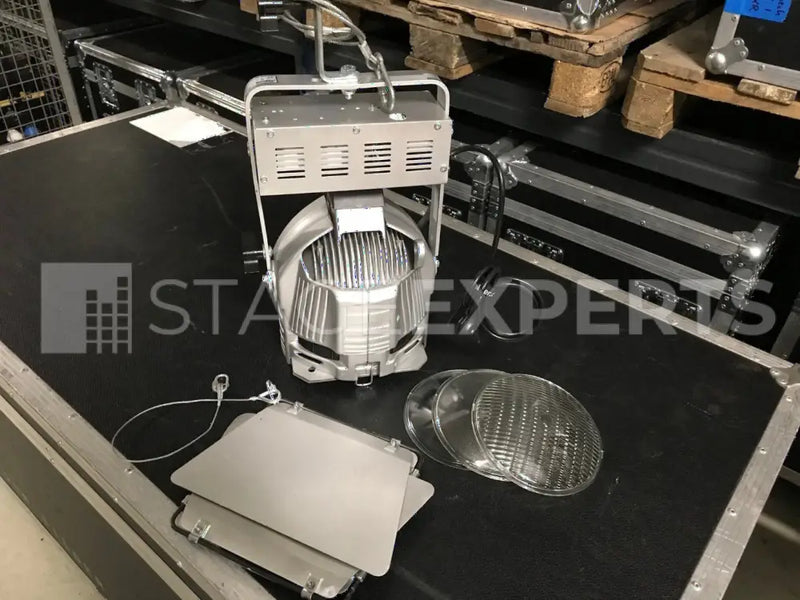 CDM‑T PAR 150W Silver – Case of 12 with lenses & barndoors