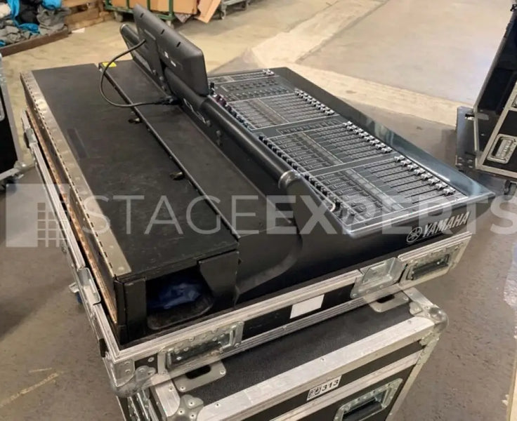 Yamaha CL3 Digital Mixer with Meter Bridge & Flightcase
