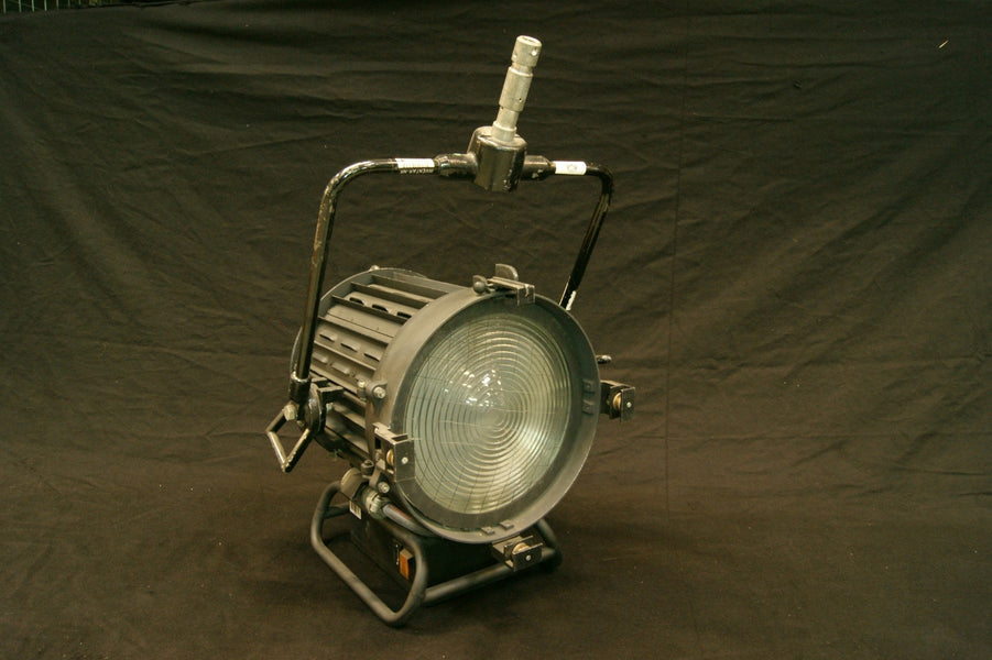 ARRI Daylight Compact 2500 Fresnel – 2500W HMI Spotlight