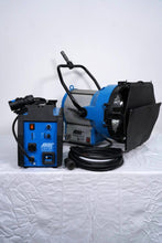 Load image into Gallery viewer, ARRI ARRISUN 2.5/4kW HMI PAR with Ballast &amp; Lens Set
