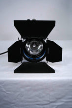 Load image into Gallery viewer, ARRI ARRISUN 200W HMI PAR Kit – Lamp, Ballast &amp; Lenses
