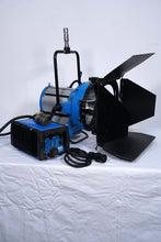 Load image into Gallery viewer, ARRI ARRISUN 1200W HMI PAR with Ballast &amp; Lens Set
