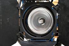 Load image into Gallery viewer, ARRI M8 800W HMI + EB 575/800 HS Ballast | Open Face
