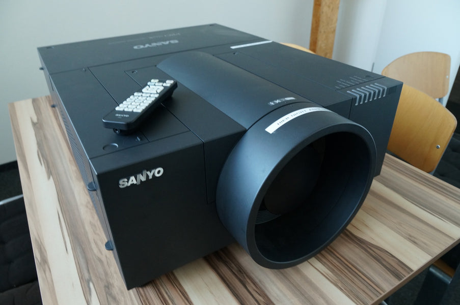 Sanyo XF1000 XGA Projector, 12,000 lm + LNS-W02Z Lens