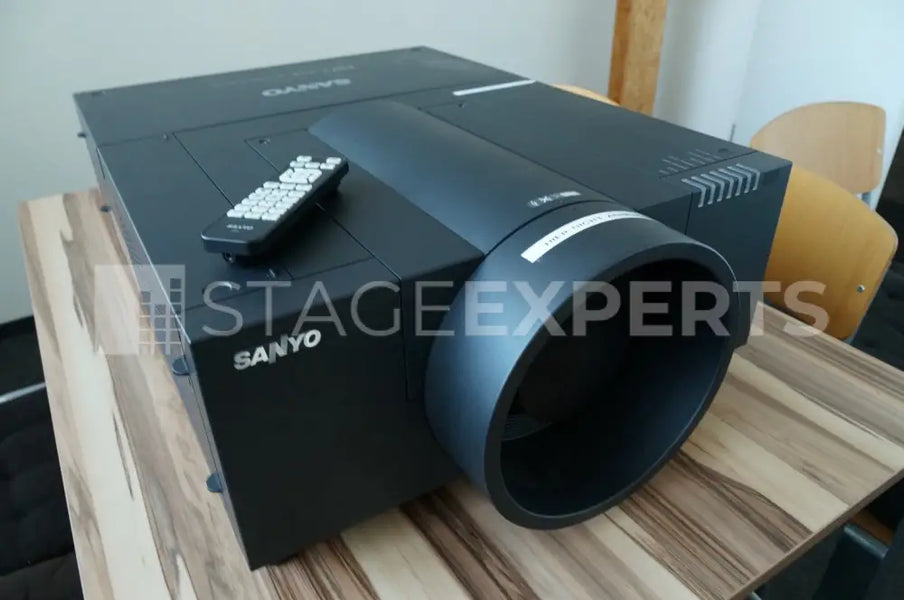 Sanyo XF1000 XGA Projector + LNS-W02Z Lens, 12,000 lm