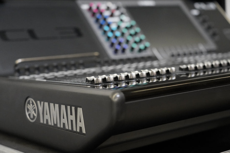 Yamaha CL3 Digital Mixing Console with Meter Bridge & Case