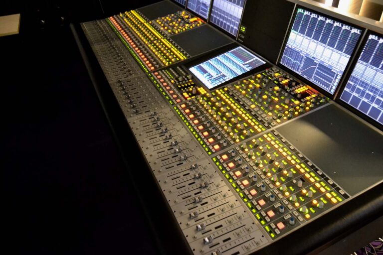 Solid State Logic C100 Digital Console with Centuri – 128ch