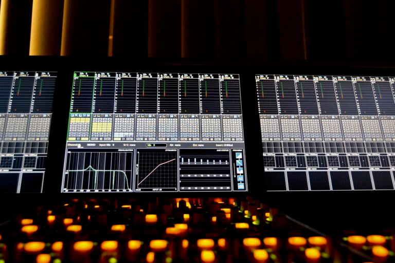Solid State Logic C100 Digital Console with Centuri – 128ch