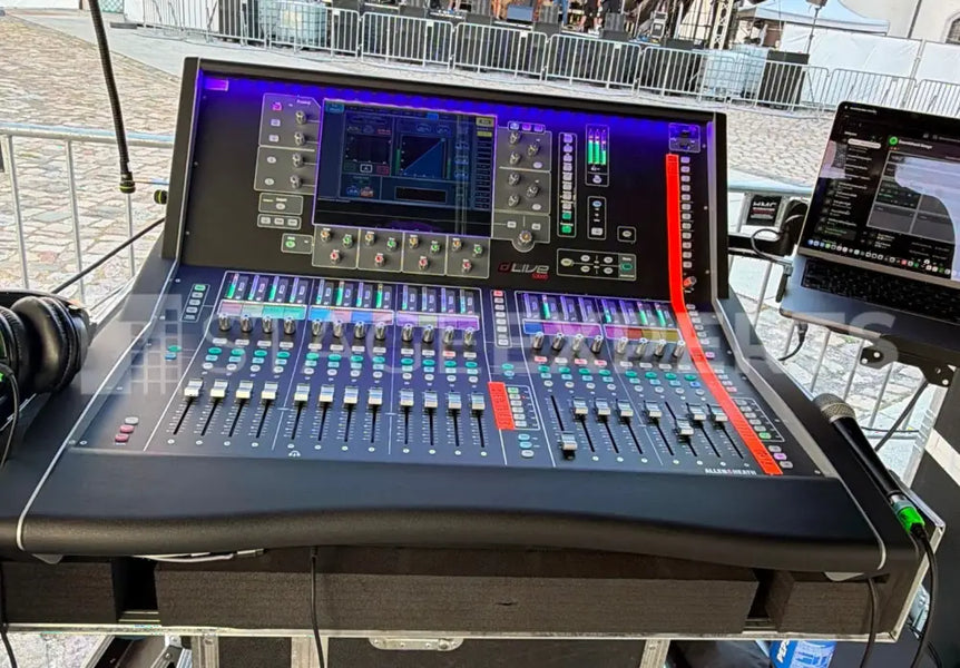 Allen & Heath dLive S3000 Surface with 3‑Piece Case