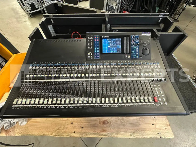 Yamaha LS9-32 Digital Mixer with Case – Stage Experts UK