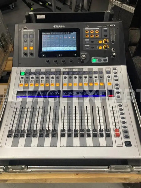 Yamaha TF1 Digital Mixing Console with Case – Top Condition