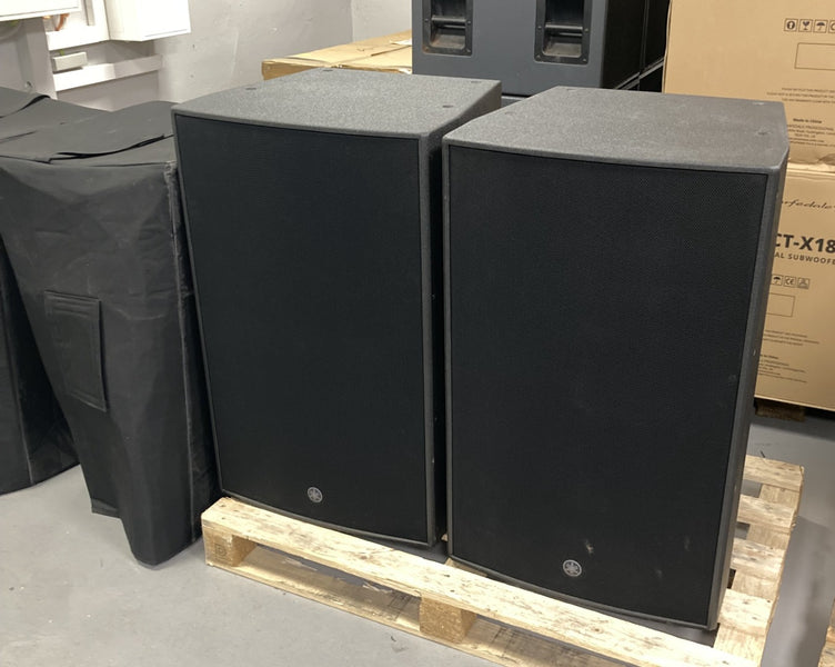 Yamaha DZR15 Pair – 3‑Way Active PA Loudspeakers with Covers