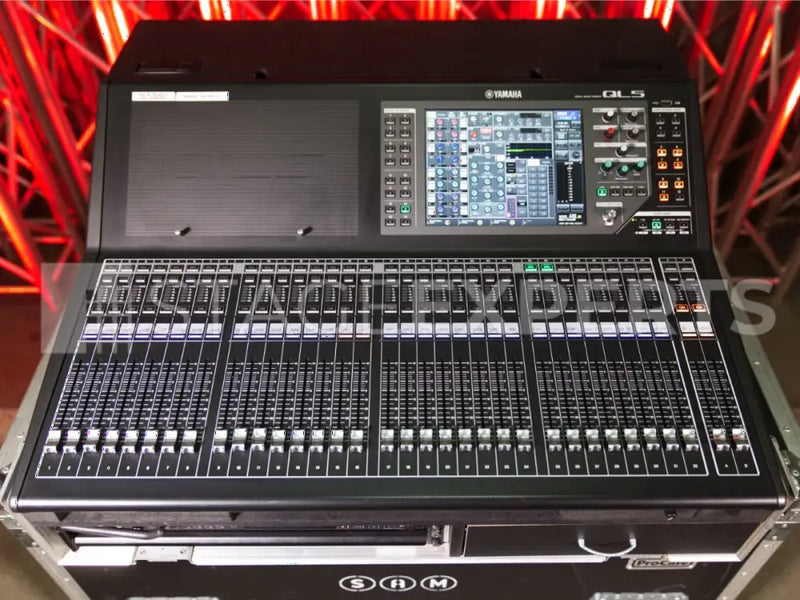 Yamaha QL5 Digital Mixer with Flight Case – Used