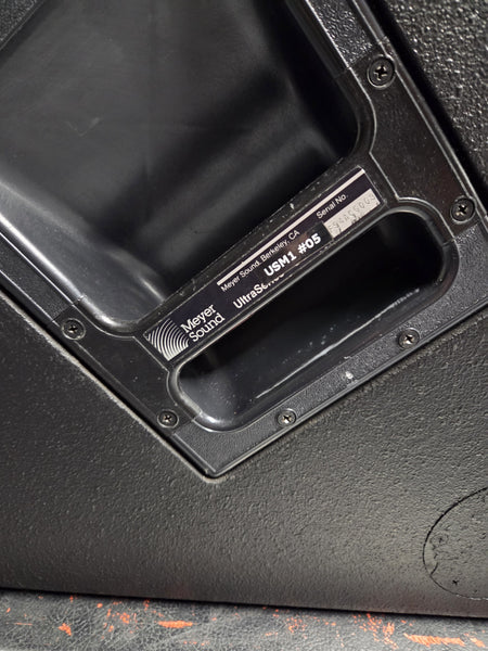 8x Meyer Sound USM1 + Crest Amps + Meyer Sound S1 processors + Flightcases and EP5 Cables