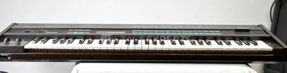 Yamaha DX7 FM Synthesizer with ROM Cartridges – Studio/Stage