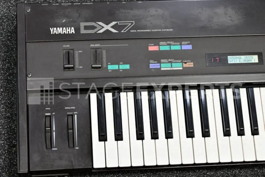 Yamaha DX7 FM Synthesizer with ROM Cartridges – Studio/Stage