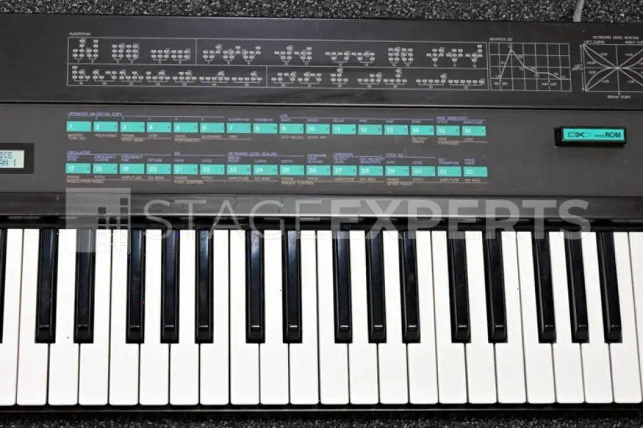 Yamaha DX7 FM Synthesizer with ROM Cartridges – Studio/Stage