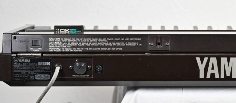 Yamaha DX7 FM Synthesizer with ROM Cartridges – Studio/Stage