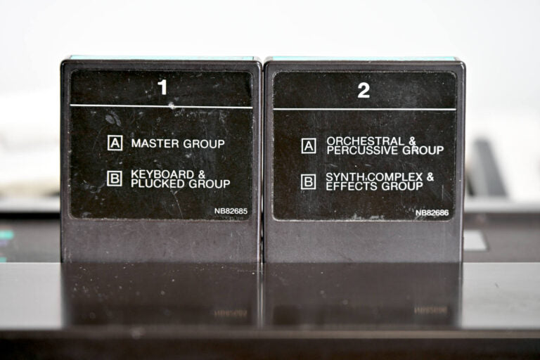 Yamaha DX7 FM Synthesizer with ROM Cartridges – Studio/Stage