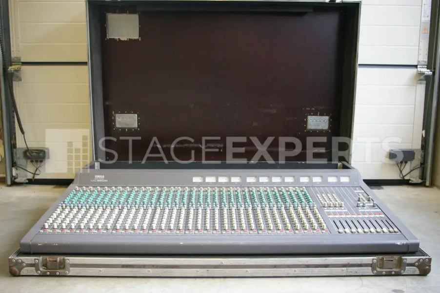 Yamaha MC 3210M Analogue Mixing Console – On-Desk with Case