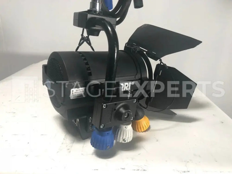 ARRI L5-C Pole-Op LED Fresnel with 4-Leaf Barndoor & Case