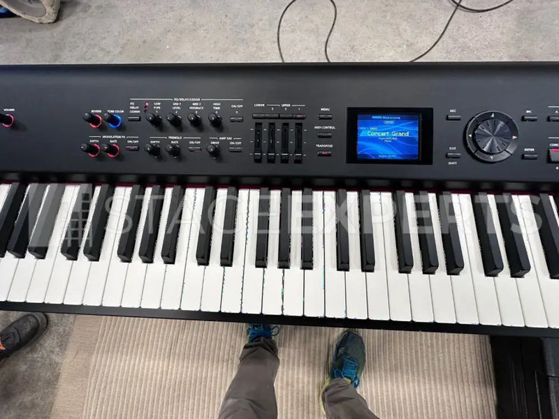 Roland RD-800 Digital Stage Piano with Case & Pedals