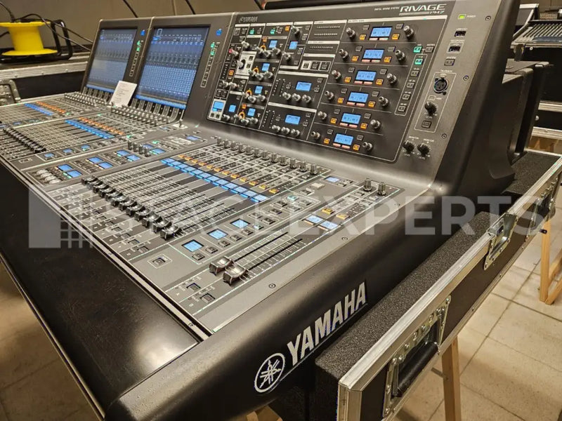 Yamaha CSD-R7 PM7 Digital Mixing Surface with Dante & Waves