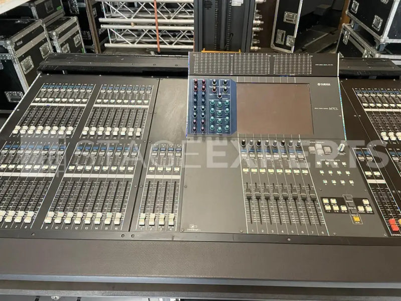 Yamaha M7CL48 Digital Mixer Bundle with Cases & Accessories