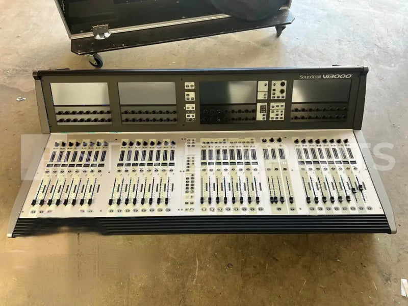 Soundcraft Vi3000 Digital Mixing Console with Flightcase