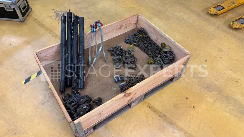 d&b audiotechnik C4/C7 Rigging Hardware Bundle | MAN Studs