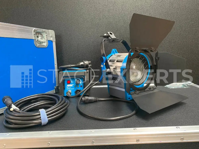ARRI Compact 200 HMI Fresnel with Ballast, Barndoors & Case