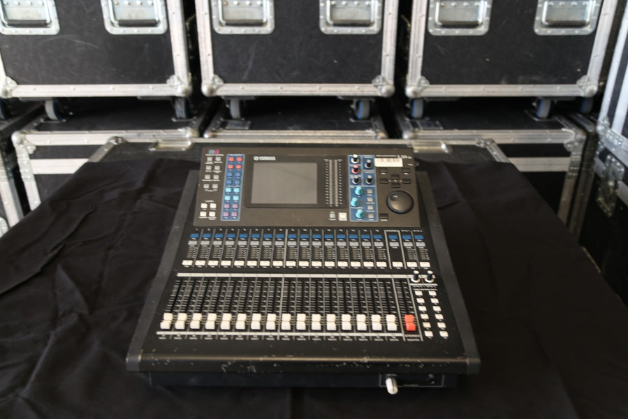 Yamaha LS9-16 Digital Mixing Console with Flight Case