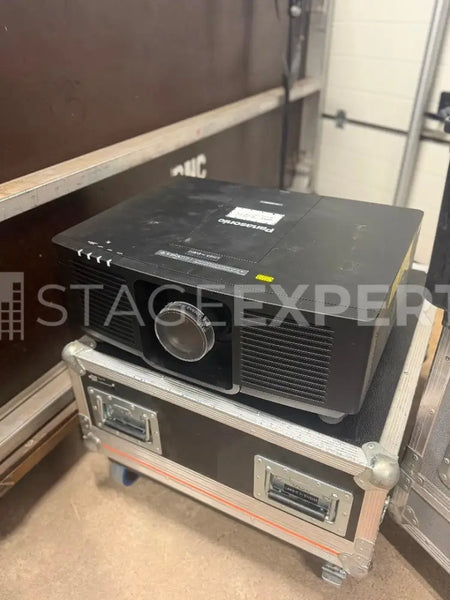 Panasonic PT-MZ880 8,000-lumen laser projector set