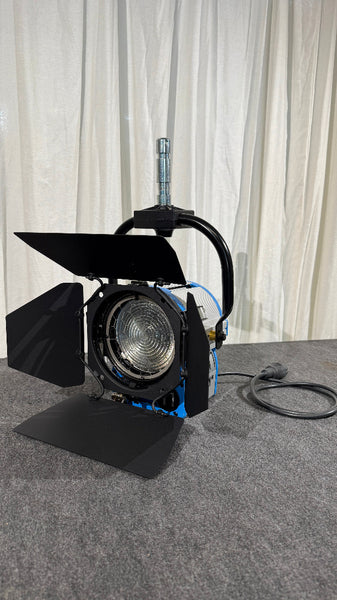 ARRI True Blue T1 PO/S 1000W – Set of 6 with Accessories