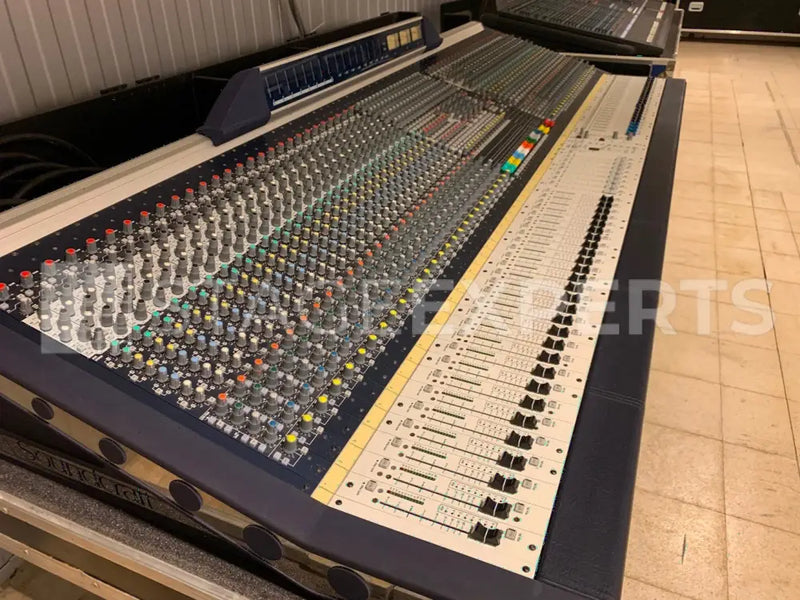 Soundcraft MH4 48+4 Analogue Mixing Console Set with Flight Case