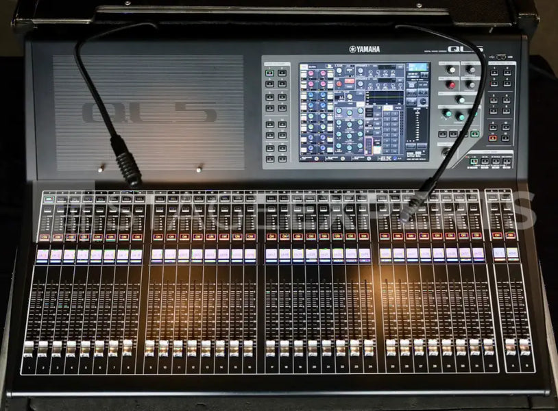 Yamaha QL5 Digital Mixing Console with Case & Lamps UK