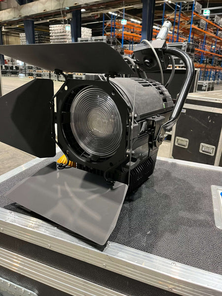 ARRI L7‑TT PO LED Fresnel (Black) with Barndoor | Stage Experts