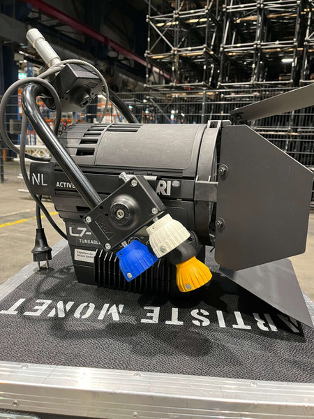 ARRI L7‑TT PO LED Fresnel (Black) with Barndoor | Stage Experts